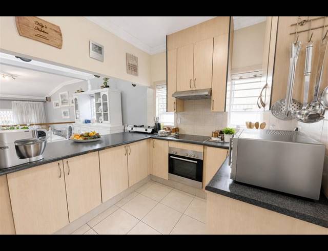 3 BEDROOM TOWNHOUSE FOR SALE IN SANDOWN